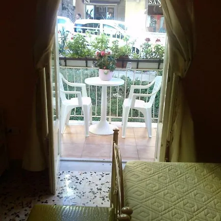 Sikelia לינה וארוחת בוקר