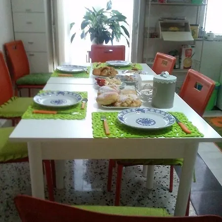 לינה וארוחת בוקר Sikelia 3*