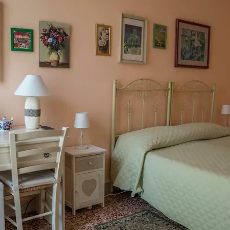 לינה וארוחת בוקר Sikelia 3*